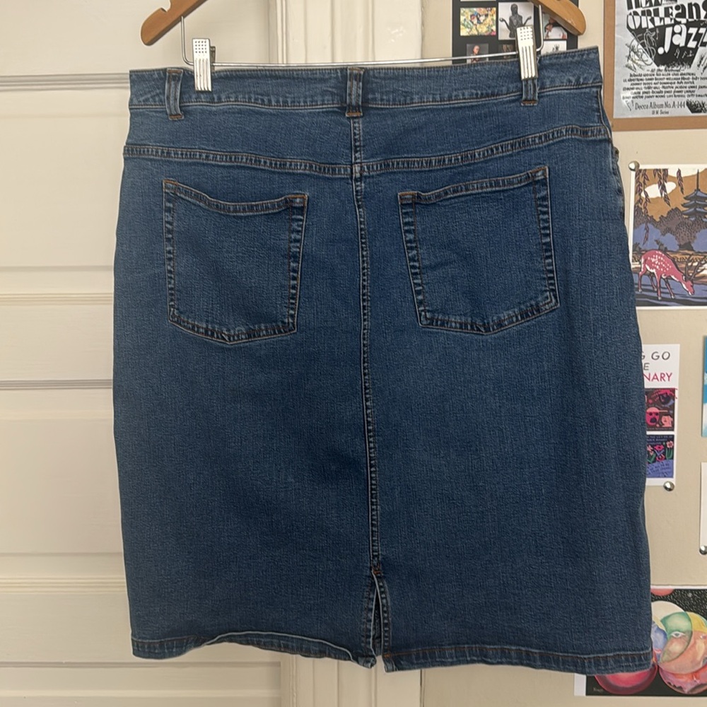 Size 16W vintage mid length jean skirt